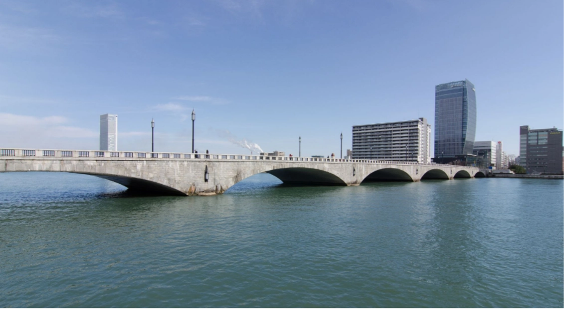 万代橋