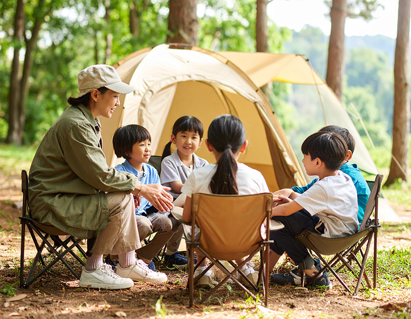 グループディスカッションをしている子供たち